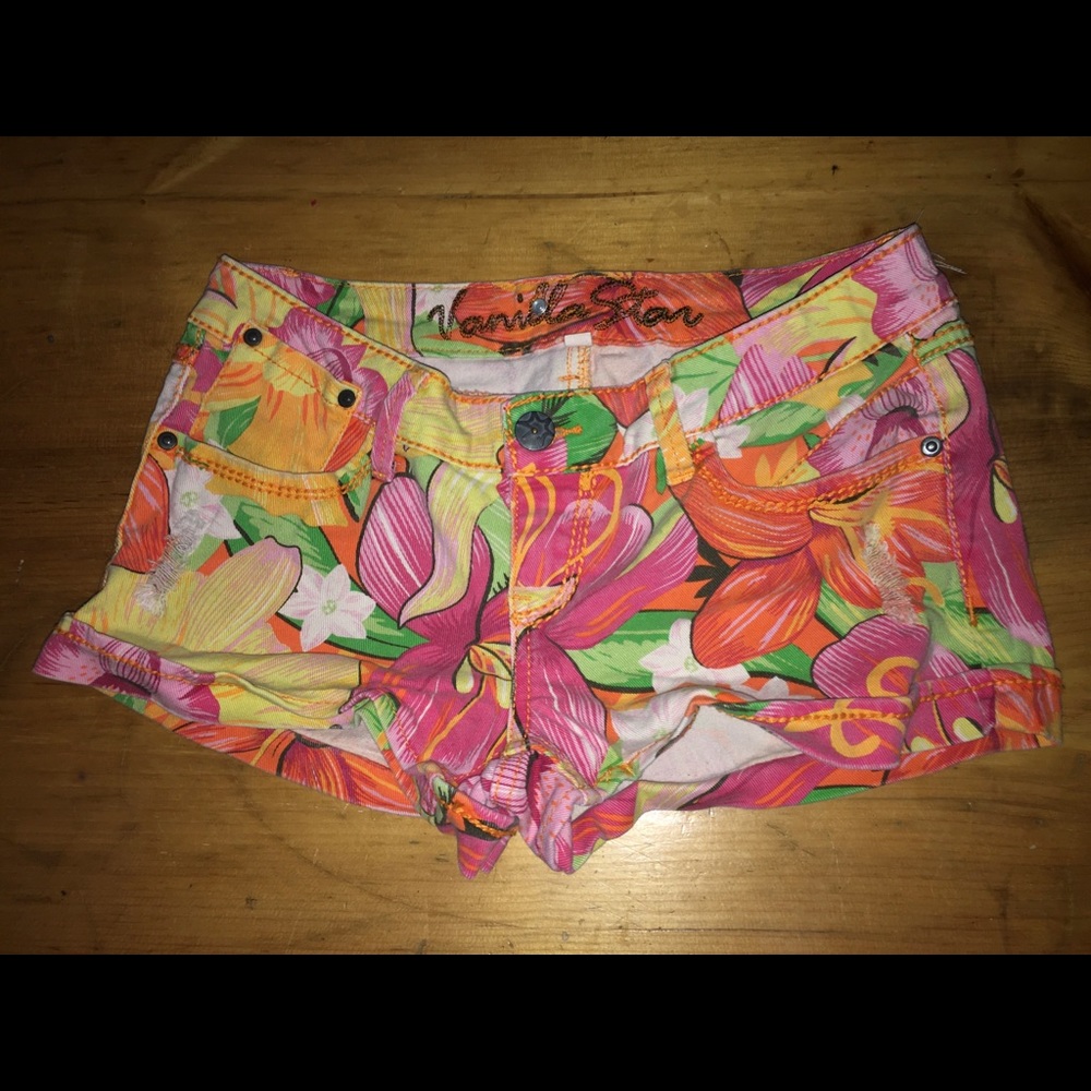 Vanilla Star Hawaiian shorts size 7